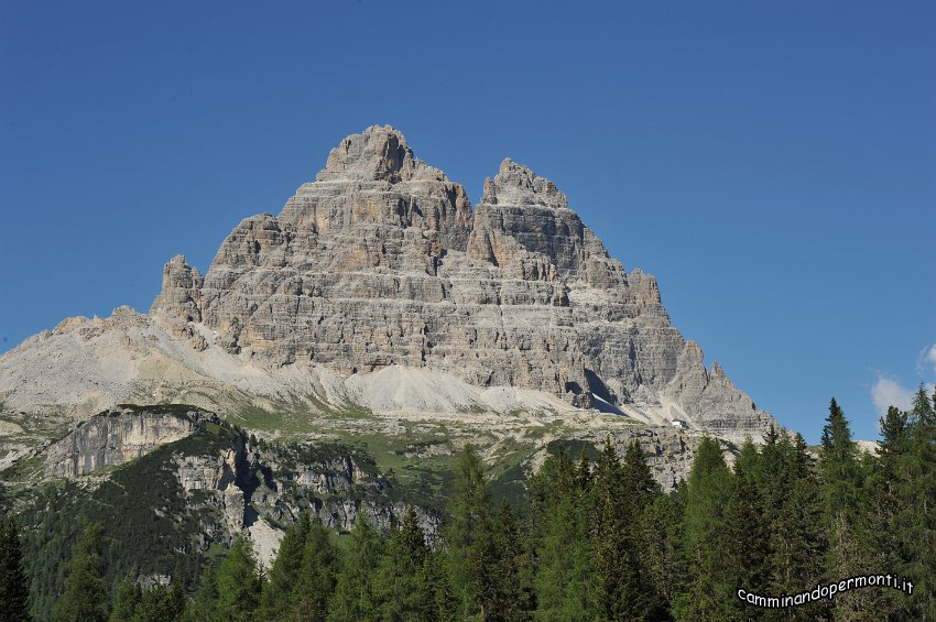 013 Tre cime di Lavaredo - Rifugio Auronzo.JPG